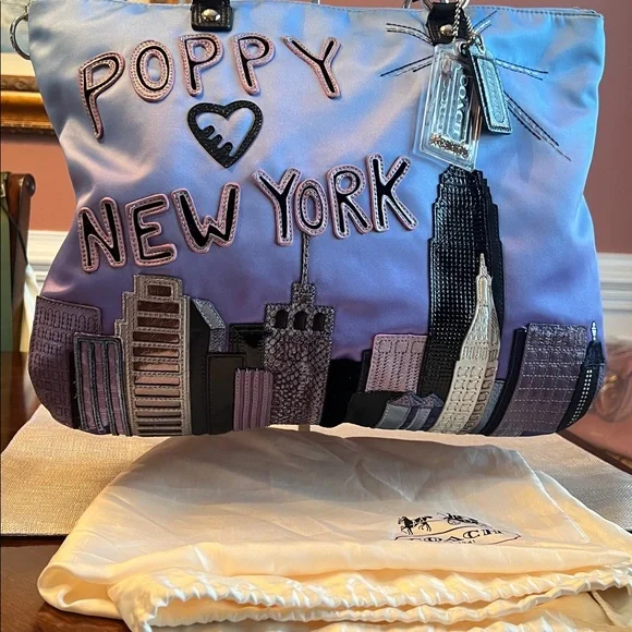 Coach Lavender to Purple Poppy New York City Skyline Tote with Wristlet - Picture 5 of 17